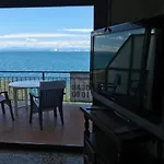Blue Bay Apartment *